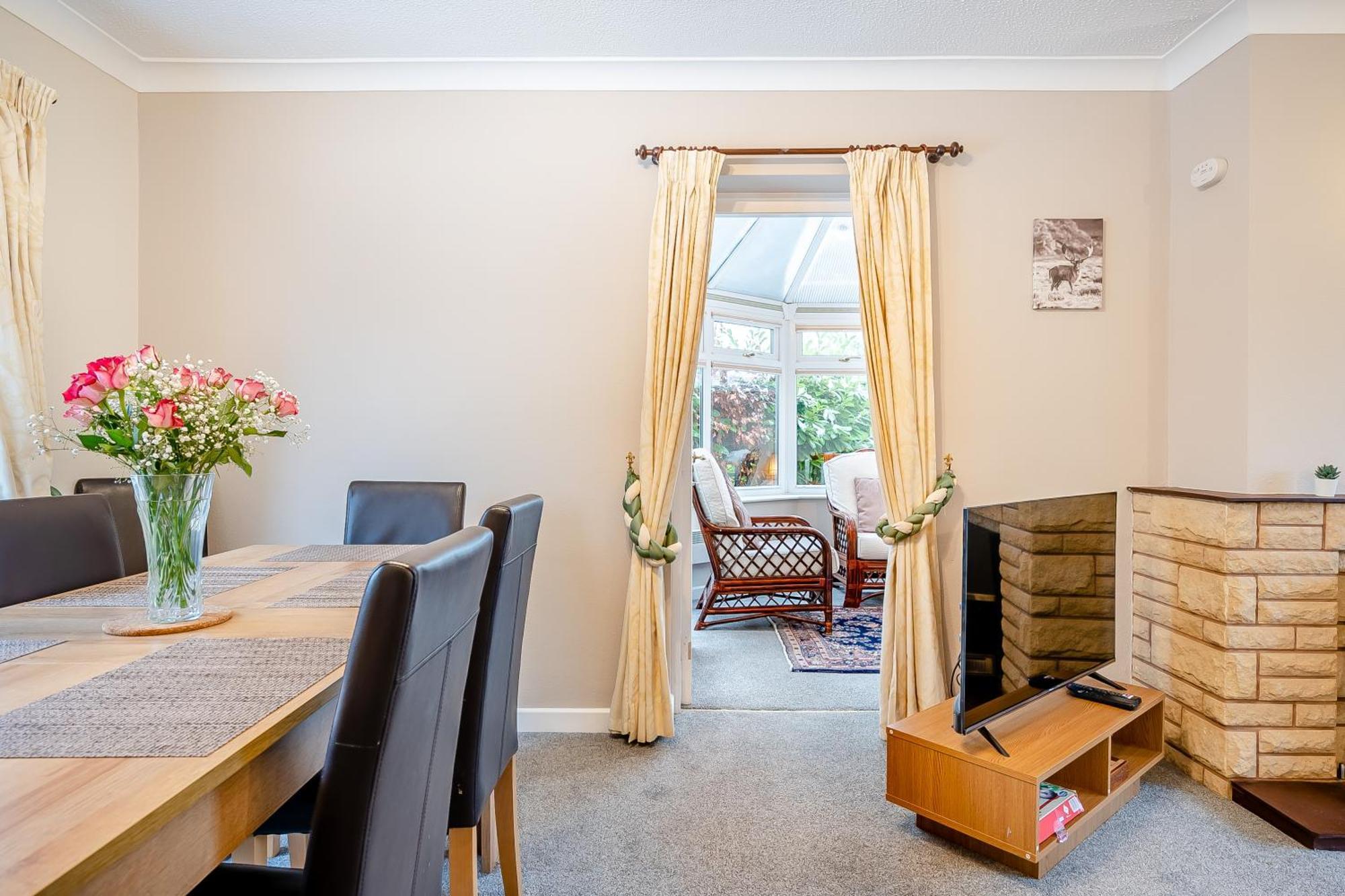 Elvington Cottage - Family-Friendly Cheerful House At The Heart Of The Cotswolds バートン・オン・ザ・ウォーター エクステリア 写真
